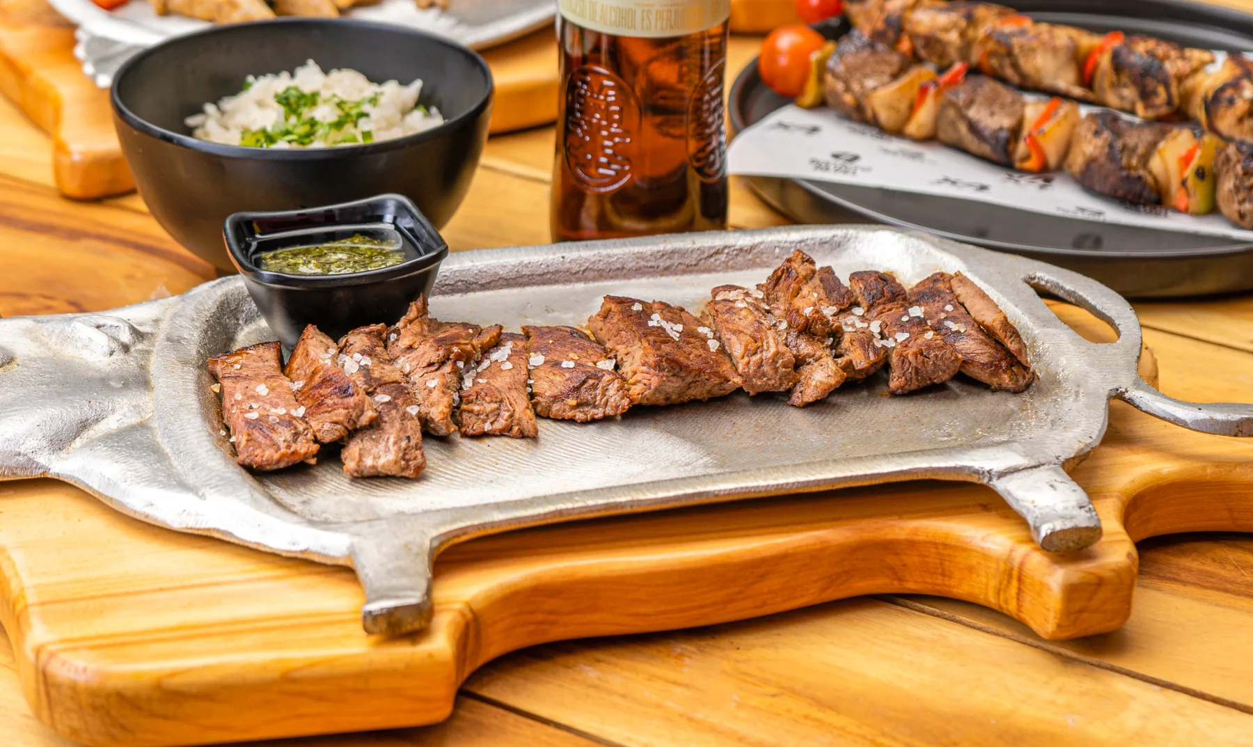 Carne a la parrilla en tabla en X4 Sportsbar